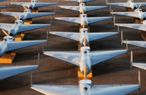 Read more about the article رد أمريكي صاروخي.. أول سرب طائرات مسيرة “ذات استخدام واحد” في الشرق الأوسط