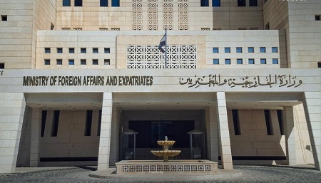 You are currently viewing مصدر في الخارجية السورية يؤكد أنّ الحوار “قسد” بلا نتائج ملموسة.. ماذا قال عن اللامركزية؟