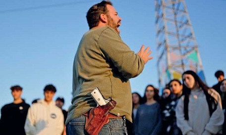 You are currently viewing حدود «الخط الأصفر» تُقلق النازحين… آمالُ فلاحة الأرض تتلاشى