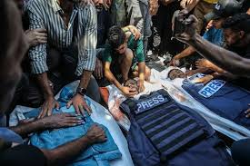 Read more about the article منظمة حقوقية: الكيان قتل أكثر من 60 صحفيًا وإعلامياً في غزة خلال عام 2025