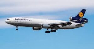 Read more about the article لوفتهانزا الألمانية تحظر نقل الأسلحة إلى الكيان