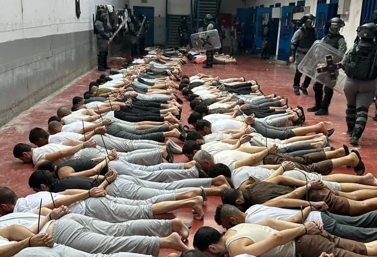 You are currently viewing “هيئة الأسرى” تحذر من كارثة صحية داخل سجون الإحتلال بسبب أسوأ موجة برد منذ سنوات