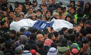 Read more about the article تشييع جثامين الشهداء الصحافيين الثلاثة في غزة.. والنقابة: الاستهداف متعمد لمنع تغطية الجرائم