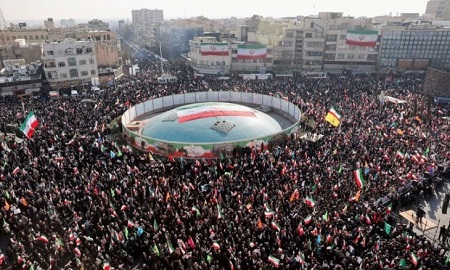 You are currently viewing وول ستريت جورنال: الإصلاحيون والمتشددون الإيرانيون يوحدون صفوفهم ضد ما يرونه أياد خارجية تتلاعب بالمتظاهرين