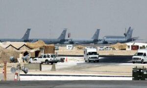 Read more about the article أفراد يتلقون نصائح بمغادرة قاعدة العديد في قطر بحلول مساء اليوم