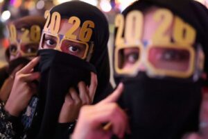 Read more about the article العالم يستقبل سنة 2026 بعد عام صعب تميز بهدنة “هشة” في غزة وآمال بسلام يُنهي حرب أوكرانيا و”حرية” سوريا