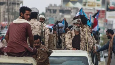 You are currently viewing بعد سيطرة قواتهم على مناطق واسعة.. الانفصاليون في جنوب اليمن يعلنون مرحلة انتقالية لسنتين تمهيدا للاستقلال