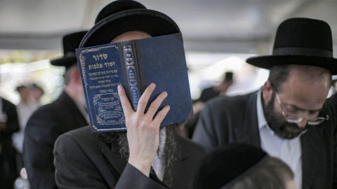 You are currently viewing نتنياهو في أزمة كبيرة.. تصاعد الخلافات حول قانون تجنيد”الحريديم” يهدد بانهيار الائتلاف الحكومي والانتخابات المُبكرة تقترب