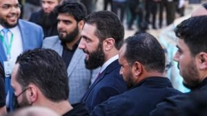 Read more about the article هل خططت إيران لاغتيال الشرع؟.. ادعاءات الكيان تثير الكثير من الجدل ومصادر عبرية تتحدث عن “أياد خفية “