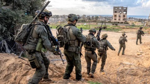 You are currently viewing خلافًا لخطة ترامب.. دعوات متصاعدة داخل الكيان لإعادة احتلال قطاع غزة بشكل كامل ودائم والسيطرة على السلاح