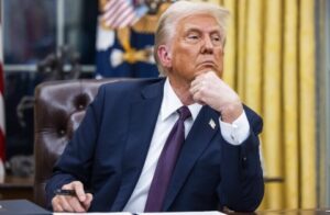 Read more about the article وكالة: ترامب طلب من الدول دفع مليار دولار مقابل البقاء في “مجلس السلام” المعني بغزة الذي يرأسه.. والبيت الأبيض يرد