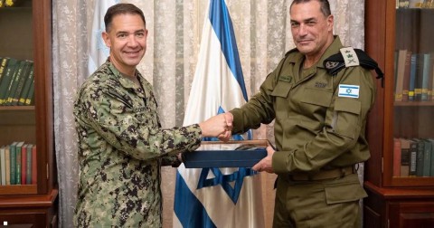 You are currently viewing ﻿ في ظل الحديث عن هجوم قريب على إيران.. كوبر يزور الأرض المحتلة بشكل مفاجئ ويبحث مع زامير تعزيز التعاون الدفاعي بين الدولتين