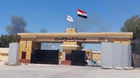 You are currently viewing إعلام عبري يتحدث عن تفاهم أمريكي مع الكيان لإعادة فتح معبر رفح خلال أيام وفي كلا الاتجاهين.. وهذه العقبة المتبقية