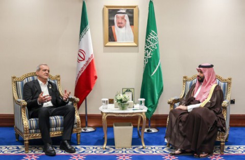 You are currently viewing بزشكيان خلال اتصال مع بن سلمان: تضامن الأمة الإسلامية هو الاستراتيجية الأكثر فاعلية لمواجهة التوترات