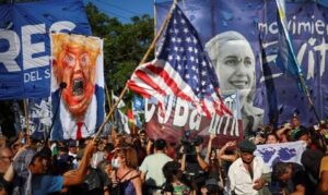 Read more about the article خبراء في القانون الدولي:  هجوم ترامب على فنزويلا غير قانوني بنسبة 100%