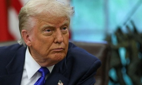 You are currently viewing إيكونوميست: في عالم ترامب حيث القوة هي الحق.. لماذا ستدفع أمريكا ثمن غارة فنزويلا