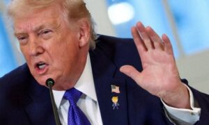 Read more about the article ترامب: إيران “تريد التفاوض” و”يجري الإعداد” لاجتماع