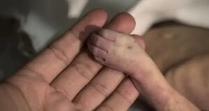 Read more about the article مع إحكام الاحتلال خنقه لغزة.. استشهاد رضيع من جرّاء البرد الشديد