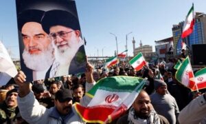 Read more about the article واشنطن بوست: وصفة لتشجيع أمريكا على عملية انتقال من الداخل الإيراني بمساعدة المنفيين في الخارج