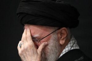 Read more about the article لماذا يخشى الخليج “السقوط الحر” للنظام الإيراني؟