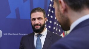 Read more about the article “وول ستريت جورنال”: مسؤولون أميركيون هددوا بإعادة “عقوبات قيصر” إذا مضت دمشق في عمليتها ضد “قسد”