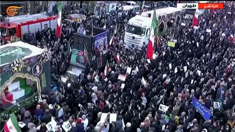 You are currently viewing بحشودٍ شعبية واسعة.. طهران تشيّع نحو 300 شهيد ارتقوا خلال أعمال الشغب المسلّح