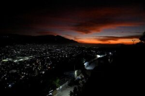 Read more about the article ردود فعل العالم على الضربات الأمريكية على فنزويلا