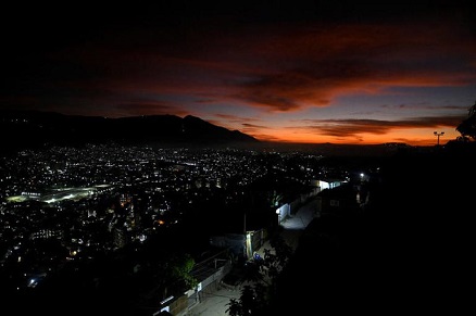 You are currently viewing ردود فعل العالم على الضربات الأمريكية على فنزويلا