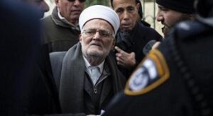 Read more about the article الاحتلال يؤجل محاكمة الشيخ عكرمة صبري بتهمة التحريض