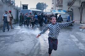 Read more about the article “يا محلاها الحرية”.. مشهد خروج الأطفال من سجن الأقطان التابع لقسد يهز المنصات