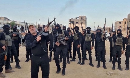 You are currently viewing علم الإمارات على مساعدات وزعتها ميليشيا متعاونة مع الاحتلال في غزة يثير جدلا واسعا