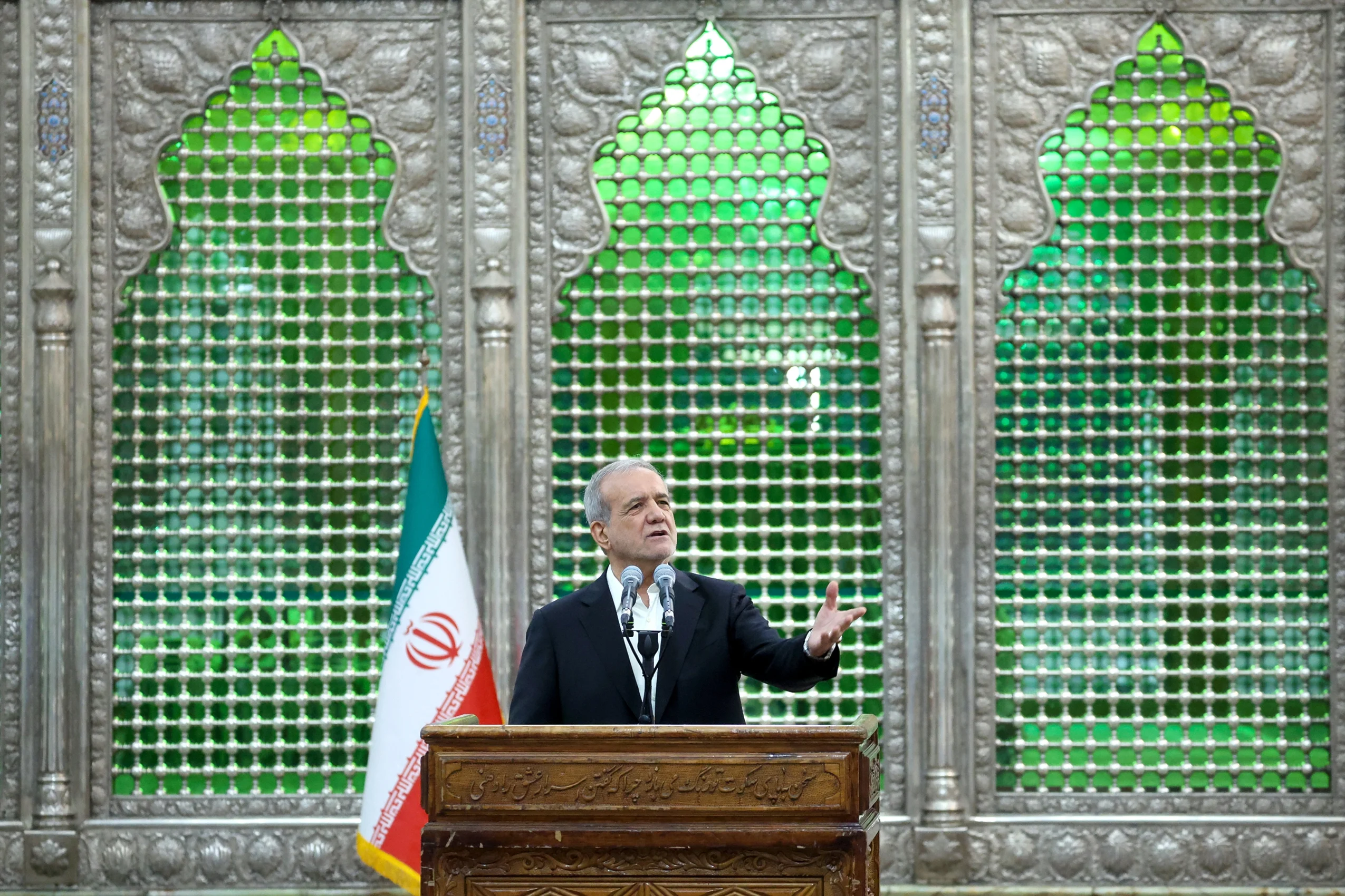 You are currently viewing بزشكيان: واجبنا الاستماع للمحتجين السلميين والكيان حاول دفع الاحتجاجات إلى العنف