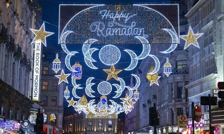 للعام الرابع.. أضواء رمضان تزين شارع كوفنتري وسط لندن
