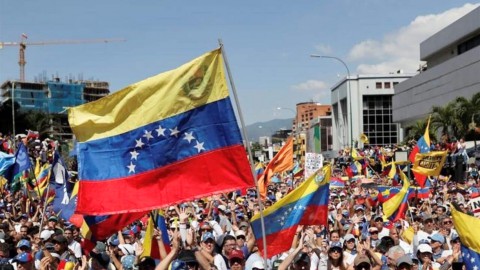 You are currently viewing هل باعت كاراكاس نفطها الخام للكيان؟.. وزير الاتصالات الفنزويلي يخرج عن صمته ويحسم الجدل الدائر