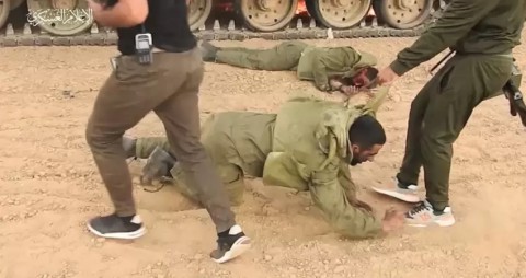 You are currently viewing جندي الإحتلال “المسحول” يروي لأول مرة تفاصيل اللحظات الأولى لعملية “طوفان الأقصى”.. وهذا ما قاله عن لقاء السنوار