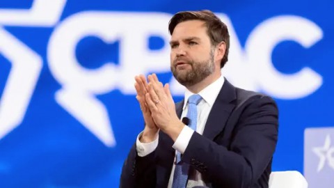 You are currently viewing “ننتظر أمر ترامب”.. فانس يوجه رسالة تهديد لإيران حال فشلت المفاوضات ويستبعد فكرة اشتعال حرب طويلة الأمد في المنطقة