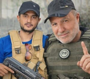 Read more about the article قنبلةٌ من العيار الثقيل تكشِف نوايا واشنطن والكيان: الاعتماد على عصابات المتعاونين بتشكيل قوات شرطةٍ بغزة.. الكيان أقام مليشياتٍ جديدةٍ لمواجهة (حماس).. حسام الأسطل شاهرًا بندقيته: سنقتل كلّ مَنْ يتعامل مع حماس