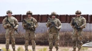 Read more about the article انتشار عسكري أمريكي غير مسبوق داخل الأرض المحتلة ومحيطها استعدادًا للحرب.. وواشنطن تسمح لموظفيها بمغادرة “تل أبيب”