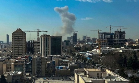 You are currently viewing هجوم أمريكي صهيوني مشترك على إيران “يشمل بيت المرشد ومقري الرئاسة وهيئة الأركان”.. وطهران ترد