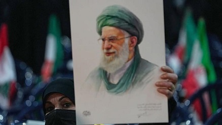 You are currently viewing تقديرات جديدة لموعد ضرب إيران: تعليق لافت للحرس الثوري.. وترامب يؤكد جدّية المحادثات