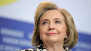 Read more about the article «أخرجوا الملفات».. هيلاري كلينتون تتهم ترامب بالتستر على قضية إبستين