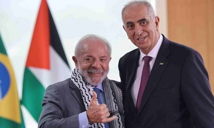 You are currently viewing الرئيس البرازيلي يرتدي الكوفية الفلسطينية خلال مراسم دبلوماسية