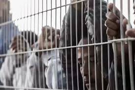 Read more about the article الاحتلال يحرم الأسرى في سجن عوفر من الصيام والإفطار بالوقت الصحيح