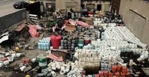 Read more about the article الأمن العراقي يضبط أكثر من 35 طناً من مواد منتهية الصلاحية في البصرة