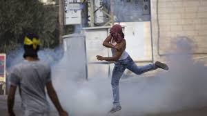 Read more about the article جرائم قتل بالجملة وسلاح منفلت واتهامات بالتواطؤ.. لماذا يستشري العنف في المجتمع العربي داخل الأرض المحتلة؟