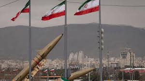 Read more about the article صواريخ نحو تل أبيب وسفينة أميركية.. عراقجي: تغيير النظام مهمة مستحيلة