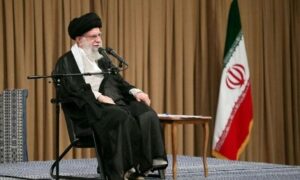 Read more about the article مصادر: خامنئي ليس في طهران وبزشكيان بصحة جيدة