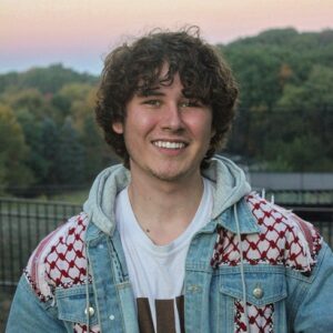 Read more about the article جاي كريستنسن: لقد أضرّت حرب إيران بترامب بشكل كبير