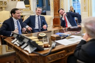 “صهاينة خلف الصليب”.. كيف سقطت السياسة الأمريكية في أحبال الكيان؟