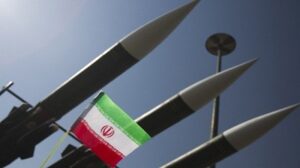 Read more about the article مفاجأة استخباراتية.. تقرير يكشف: معظم ترسانة إيران الصاروخية لا تزال سليمة